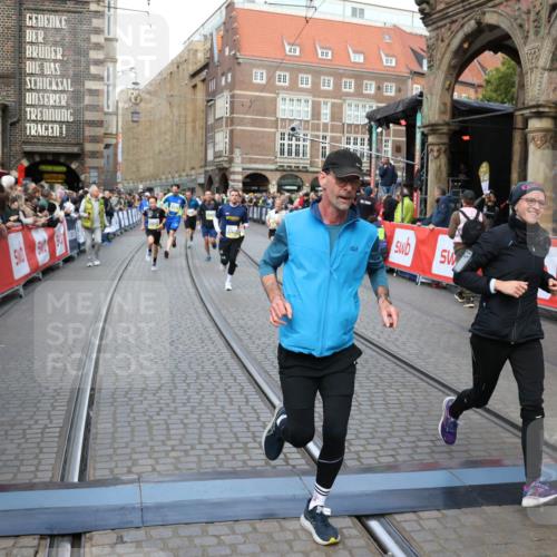 05.10.2025 - 20. swb-Marathon Bremen Yannick Fuchs http://msf.ph/oto/9248488 05.10.2025 10:52:51 Ziel 9209, 9517, 9581, 10548, 10833, 11012, 11382, 11417, 11587 meine-sportfotos.de