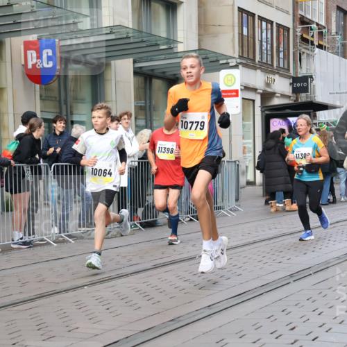 05.10.2025 - 20. swb-Marathon Bremen Strokosch-Dieckow http://msf.ph/oto/9248504 05.10.2025 10:52:47 Ziel 9187, 9449, 9650, 9703, 9834, 9918, 9956, 10064, 10128, 10242, 10349, 10460, 10466, 10539, 10779, 10806, 10955, 10958, 10993, 11175, 11259, 11300, 11377, 11398, 11411, 11450, 11510, 11512, 11722, 9187, 9449, 9650, 9703, 9834, 9918, 9956, 10064, 10128, 10242, 10349, 10460, 10466, 10539, 10779, 10806, 10955, 10958, 10993, 11398, 11450, 11722 meine-sportfotos.de