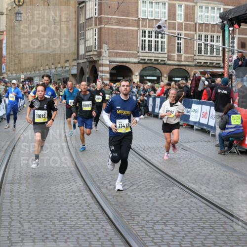 05.10.2025 - 20. swb-Marathon Bremen Yannick Fuchs http://msf.ph/oto/9248513 05.10.2025 10:52:52 Ziel 9209, 9214, 9517, 9581, 10833, 11012, 11382, 11417, 11587 meine-sportfotos.de