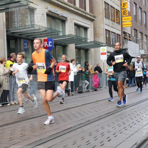 05.10.2025 - 20. swb-Marathon Bremen Strokosch-Dieckow http://msf.ph/oto/9248527 05.10.2025 10:52:48 Ziel 9187, 9449, 9539, 9650, 9703, 9834, 9918, 9956, 10064, 10128, 10242, 10317, 10349, 10460, 10466, 10539, 10779, 10806, 10955, 10958, 10993, 11175, 11259, 11300, 11377, 11398, 11411, 11450, 11510, 11512, 11722, 9187, 9449, 9539, 9650, 9703, 9834, 9918, 9956, 10064, 10128, 10242, 10317, 10349, 10460, 10466, 10539, 10779, 10806, 10955, 10958, 10993, 11398, 11450, 11722 meine-sportfotos.de