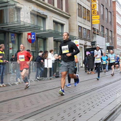 05.10.2025 - 20. swb-Marathon Bremen Strokosch-Dieckow http://msf.ph/oto/9248541 05.10.2025 10:52:48 Ziel 9187, 9449, 9539, 9650, 9703, 9834, 9918, 9956, 10064, 10128, 10242, 10317, 10349, 10460, 10466, 10539, 10779, 10806, 10955, 10958, 10993, 11175, 11259, 11300, 11377, 11398, 11411, 11450, 11510, 11512, 11722, 9187, 9449, 9539, 9650, 9703, 9834, 9918, 9956, 10064, 10128, 10242, 10317, 10349, 10460, 10466, 10539, 10779, 10806, 10955, 10958, 10993, 11398, 11450, 11722 meine-sportfotos.de