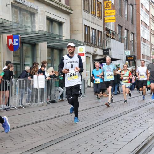 05.10.2025 - 20. swb-Marathon Bremen Strokosch-Dieckow http://msf.ph/oto/9248594 05.10.2025 10:52:50 Ziel 7251, 9187, 9263, 9449, 9539, 9650, 9703, 9834, 9918, 9956, 10064, 10128, 10242, 10317, 10349, 10460, 10466, 10539, 10779, 10806, 10958, 10993, 11174, 11175, 11259, 11300, 11377, 11398, 11411, 11450, 11510, 11512, 11722, 7251, 9187, 9263, 9449, 9539, 9650, 9703, 9834, 9918, 9956, 10064, 10128, 10242, 10317, 10349, 10460, 10466, 10539, 10779, 10806, 10958, 10993, 11174, 11398, 11450, 11722 meine-sportfotos.de
