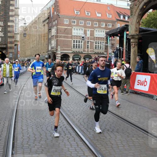 05.10.2025 - 20. swb-Marathon Bremen Yannick Fuchs http://msf.ph/oto/9248613 05.10.2025 10:52:53 Ziel 9209, 9214, 9501, 9517, 9581, 10308, 10309, 10833, 10997, 11012, 11382, 11417, 11587 meine-sportfotos.de