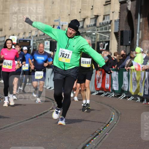 05.10.2025 - 20. swb-Marathon Bremen Strokosch-Dieckow http://msf.ph/oto/9248629 05.10.2025 11:00:06 Ziel 7177, 7621, 9603, 9604, 9611, 9666, 9672, 10138, 10345, 10489, 10572, 10889, 10919, 11026, 11050, 11125, 11266, 11600, 11713 meine-sportfotos.de