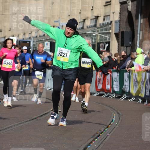05.10.2025 - 20. swb-Marathon Bremen Strokosch-Dieckow http://msf.ph/oto/9248650 05.10.2025 11:00:06 Ziel 7177, 7621, 9603, 9604, 9611, 9666, 9672, 10138, 10345, 10489, 10572, 10889, 10919, 11026, 11050, 11125, 11266, 11600, 11713 meine-sportfotos.de