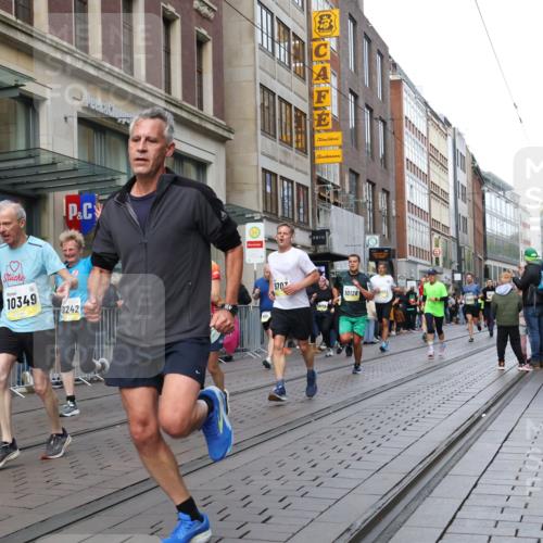 05.10.2025 - 20. swb-Marathon Bremen Strokosch-Dieckow http://msf.ph/oto/9248684 05.10.2025 10:52:52 Ziel 7193, 7251, 9187, 9263, 9449, 9539, 9650, 9703, 9717, 9834, 9868, 9918, 9956, 10057, 10064, 10128, 10242, 10317, 10349, 10460, 10466, 10539, 10806, 10958, 10993, 11174, 11175, 11259, 11300, 11377, 11398, 11411, 11450, 11510, 11512, 11722, 7193, 7251, 9187, 9263, 9449, 9539, 9650, 9703, 9717, 9834, 9868, 9918, 9956, 10057, 10064, 10128, 10242, 10317, 10349, 10460, 10466, 10539, 10806, 10958, 10993, 11174, 11398, 11450, 11722 meine-sportfotos.de
