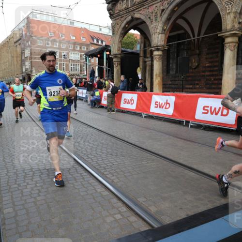 05.10.2025 - 20. swb-Marathon Bremen Yannick Fuchs http://msf.ph/oto/9248721 05.10.2025 10:52:54 Ziel 9214, 9284, 9501, 9517, 9581, 9830, 10308, 10309, 10514, 10833, 10997, 11012, 11382, 11417, 11587 meine-sportfotos.de