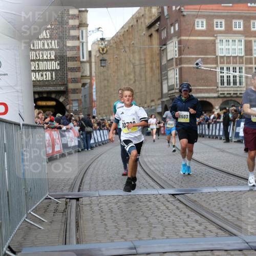 05.10.2025 - 20. swb-Marathon Bremen Yannick Fuchs http://msf.ph/oto/9248730 05.10.2025 10:44:10 Ziel 9614, 9865, 10351, 10652, 10780, 11256, 11316, 11503 meine-sportfotos.de