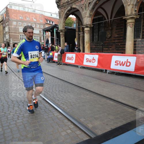 05.10.2025 - 20. swb-Marathon Bremen Yannick Fuchs http://msf.ph/oto/9248742 05.10.2025 10:52:55 Ziel 9214, 9284, 9501, 9517, 9581, 9830, 9985, 10308, 10309, 10514, 10833, 10997, 11012, 11382, 11417, 11587 meine-sportfotos.de