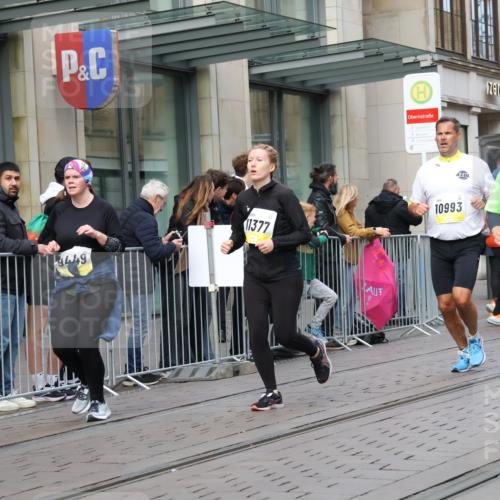05.10.2025 - 20. swb-Marathon Bremen Strokosch-Dieckow http://msf.ph/oto/9248781 05.10.2025 10:52:55 Ziel 7193, 7251, 9263, 9449, 9539, 9650, 9703, 9717, 9834, 9868, 9956, 9957, 10057, 10128, 10242, 10302, 10317, 10335, 10349, 10460, 10466, 10539, 10655, 10806, 10958, 10993, 11174, 11175, 11259, 11300, 11377, 11398, 11411, 11510, 11512, 11616, 11716, 7193, 7251, 9263, 9449, 9539, 9650, 9703, 9717, 9834, 9868, 9956, 9957, 10057, 10128, 10242, 10302, 10317, 10335, 10349, 10460, 10466, 10539, 10655, 10806, 10958, 10993, 11174, 11398 meine-sportfotos.de