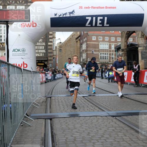 05.10.2025 - 20. swb-Marathon Bremen Yannick Fuchs http://msf.ph/oto/9248788 05.10.2025 10:44:11 Ziel 9614, 9865, 9919, 10351, 10652, 10780, 11256, 11316, 11503 meine-sportfotos.de