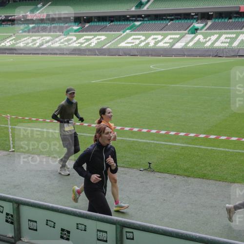 05.10.2025 - 20. swb-Marathon Bremen Michael Burmester http://msf.ph/oto/9248814 05.10.2025 10:39:24 Laufen im Stadion 7199, 7654, 7788, 7789, 7979, 8123, 9002, 9180, 9186, 9224, 9225, 9228, 9229, 9269, 9300, 9315, 9324, 9325, 9379, 9394, 9398, 9419, 9515, 9523, 9610, 9628, 9644, 9660, 9668, 9713, 9765, 9780, 9782, 9850, 9908, 9927, 9944, 9998, 10018, 10021, 10025, 10106, 10142, 10207, 10213, 10238, 10255, 10258, 10289, 10371, 10374, 10405, 10426, 10462, 10483, 10498, 10529, 10531, 10551, 10557, 10567, 10587, 10597, 10623, 10734, 10749, 10853, 9182, 9184, 9300, 9394 meine-sportfotos.de