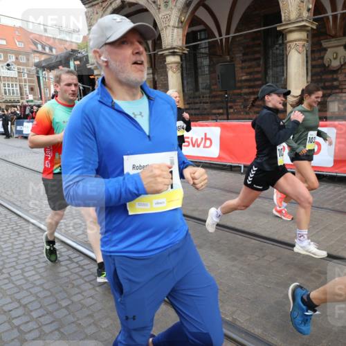 05.10.2025 - 20. swb-Marathon Bremen Yannick Fuchs http://msf.ph/oto/9248882 05.10.2025 10:52:56 Ziel 9214, 9284, 9501, 9581, 9830, 9985, 10308, 10309, 10514, 10833, 10997, 11012, 11382, 11417, 11587 meine-sportfotos.de