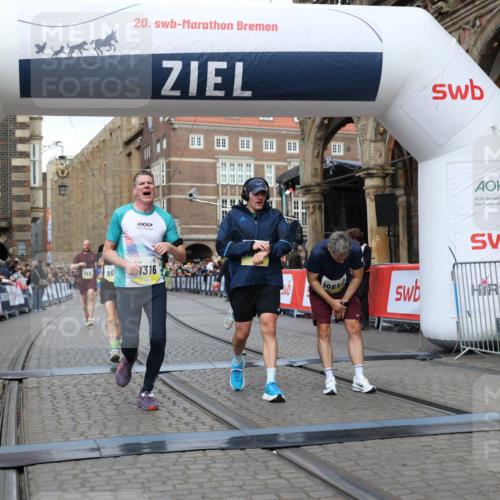 05.10.2025 - 20. swb-Marathon Bremen Yannick Fuchs http://msf.ph/oto/9248940 05.10.2025 10:44:12 Ziel 9614, 9919, 10351, 10652, 10780, 11316, 11503 meine-sportfotos.de