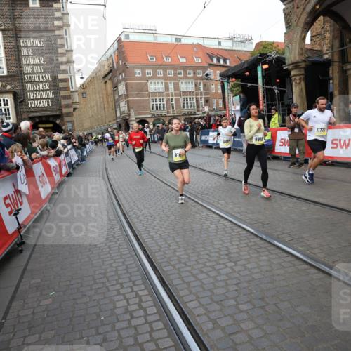 05.10.2025 - 20. swb-Marathon Bremen Yannick Fuchs http://msf.ph/oto/9248950 05.10.2025 10:53:04 Ziel 9187, 9284, 9830, 9918, 9985, 10064, 10514, 10779, 10955, 11722 meine-sportfotos.de