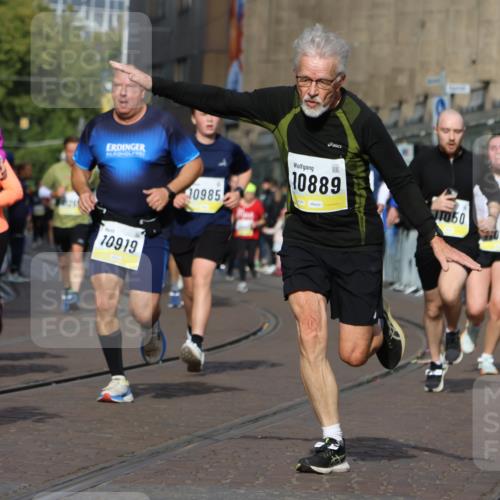 05.10.2025 - 20. swb-Marathon Bremen Strokosch-Dieckow http://msf.ph/oto/9248972 05.10.2025 11:00:11 Ziel 7177, 7621, 9495, 9672, 10345, 10489, 10889, 10919, 10985, 11050, 11063, 11125, 11600, 11713 meine-sportfotos.de