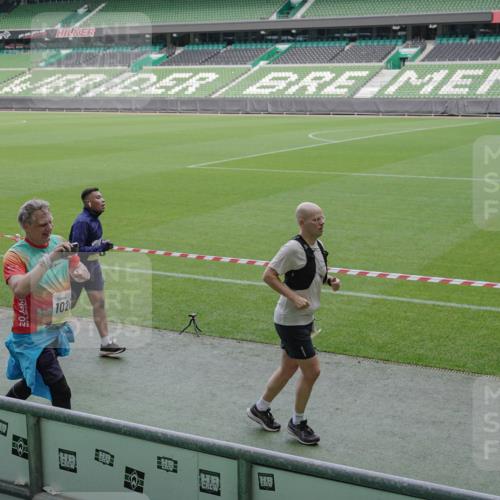 05.10.2025 - 20. swb-Marathon Bremen Michael Burmester http://msf.ph/oto/9248977 05.10.2025 10:39:30 Laufen im Stadion 7199, 7654, 7779, 7788, 7789, 7979, 8123, 9002, 9180, 9186, 9224, 9225, 9228, 9229, 9315, 9324, 9325, 9379, 9398, 9419, 9515, 9523, 9610, 9628, 9644, 9661, 9668, 9713, 9765, 9780, 9786, 9850, 9908, 9927, 9944, 9998, 10018, 10021, 10025, 10106, 10142, 10185, 10192, 10207, 10213, 10238, 10255, 10258, 10289, 10371, 10374, 10405, 10426, 10462, 10483, 10498, 10529, 10531, 10551, 10557, 10567, 10587, 10597, 10734, 10749, 10853, 9182, 9184, 9229, 9269, 9300, 9394 meine-sportfotos.de