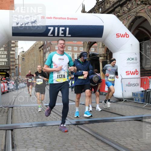 05.10.2025 - 20. swb-Marathon Bremen Yannick Fuchs http://msf.ph/oto/9249001 05.10.2025 10:44:13 Ziel 9614, 9919, 10351, 10649, 10652, 10780, 11316, 11503 meine-sportfotos.de