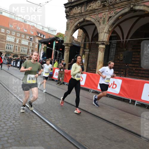 05.10.2025 - 20. swb-Marathon Bremen Yannick Fuchs http://msf.ph/oto/9249011 05.10.2025 10:53:05 Ziel 9187, 9918, 9985, 10064, 10779, 10955, 11450, 11722 meine-sportfotos.de