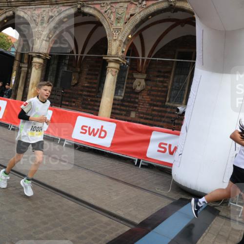 05.10.2025 - 20. swb-Marathon Bremen Yannick Fuchs http://msf.ph/oto/9249022 05.10.2025 10:53:07 Ziel 9187, 9650, 9918, 10064, 10539, 10779, 10955, 11259, 11398, 11411, 11450, 11722 meine-sportfotos.de
