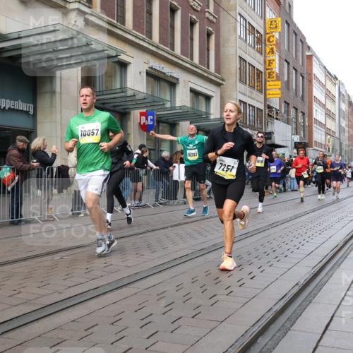 05.10.2025 - 20. swb-Marathon Bremen Strokosch-Dieckow http://msf.ph/oto/9249040 05.10.2025 10:53:06 Ziel 7193, 7251, 9238, 9263, 9461, 9464, 9539, 9569, 9717, 9868, 9956, 9957, 10057, 10302, 10310, 10317, 10335, 10369, 10468, 10642, 10655, 10806, 10925, 10934, 10958, 10993, 11174, 11175, 11246, 11377, 11510, 11512, 11545, 11616, 11716, 7193, 7251, 9238, 9263, 9461, 9464, 9539, 9569, 9717, 9868, 9956, 9957, 10057, 10302, 10310, 10317, 10335, 10369, 10468, 10642, 10655, 10806, 10925, 10934, 10958, 10993, 11174, 11246 meine-sportfotos.de