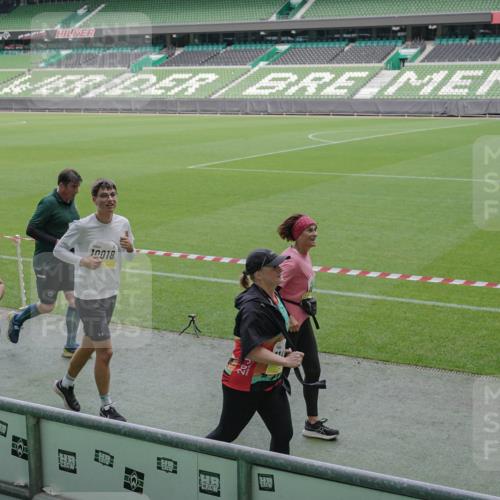 05.10.2025 - 20. swb-Marathon Bremen Michael Burmester http://msf.ph/oto/9249041 05.10.2025 10:39:33 Laufen im Stadion 7199, 7654, 7779, 7788, 7789, 7979, 8123, 9002, 9180, 9186, 9224, 9225, 9228, 9286, 9315, 9324, 9325, 9379, 9398, 9419, 9515, 9523, 9610, 9628, 9644, 9661, 9662, 9668, 9713, 9765, 9780, 9786, 9850, 9901, 9908, 9927, 9944, 9998, 10018, 10021, 10025, 10157, 10185, 10192, 10207, 10238, 10255, 10258, 10289, 10371, 10374, 10426, 10462, 10498, 10531, 10551, 10557, 10567, 10587, 10597, 10603, 10604, 10734, 10749, 9182, 9184, 9229, 9269, 9300, 9379, 9394 meine-sportfotos.de