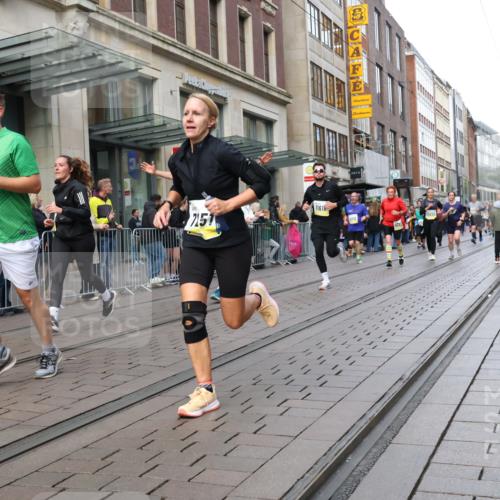 05.10.2025 - 20. swb-Marathon Bremen Strokosch-Dieckow http://msf.ph/oto/9249050 05.10.2025 10:53:06 Ziel 7193, 7251, 9238, 9263, 9461, 9464, 9539, 9569, 9717, 9868, 9956, 9957, 10057, 10302, 10310, 10317, 10335, 10369, 10468, 10642, 10655, 10806, 10925, 10934, 10958, 10993, 11174, 11175, 11246, 11377, 11510, 11512, 11545, 11616, 11716, 7193, 7251, 9238, 9263, 9461, 9464, 9539, 9569, 9717, 9868, 9956, 9957, 10057, 10302, 10310, 10317, 10335, 10369, 10468, 10642, 10655, 10806, 10925, 10934, 10958, 10993, 11174, 11246 meine-sportfotos.de