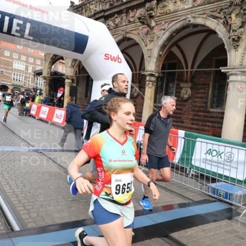 05.10.2025 - 20. swb-Marathon Bremen Yannick Fuchs http://msf.ph/oto/9249106 05.10.2025 10:53:12 Ziel 9187, 9650, 9918, 10064, 10128, 10539, 10779, 11259, 11300, 11398, 11411, 11450, 11722 meine-sportfotos.de