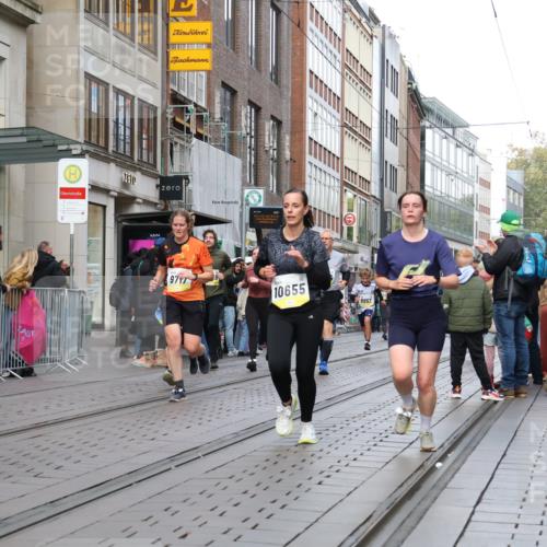 05.10.2025 - 20. swb-Marathon Bremen Strokosch-Dieckow http://msf.ph/oto/9249118 05.10.2025 10:53:09 Ziel 7193, 7251, 9238, 9263, 9461, 9464, 9539, 9569, 9717, 9868, 9956, 9957, 10057, 10302, 10310, 10317, 10335, 10369, 10468, 10642, 10655, 10806, 10925, 10934, 10993, 11046, 11174, 11175, 11246, 11510, 11545, 11616, 11716, 7193, 7251, 9238, 9263, 9461, 9464, 9539, 9569, 9717, 9868, 9956, 9957, 10057, 10302, 10310, 10317, 10335, 10369, 10468, 10642, 10655, 10806, 10925, 10934, 10993, 11046, 11174, 11246 meine-sportfotos.de