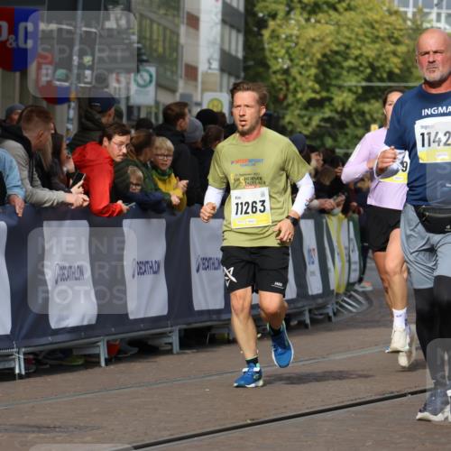05.10.2025 - 20. swb-Marathon Bremen Strokosch-Dieckow http://msf.ph/oto/9249151 05.10.2025 11:00:16 Ziel 7177, 9495, 9672, 10345, 10406, 10492, 10889, 10919, 10985, 11050, 11063, 11263, 11424, 11699 meine-sportfotos.de