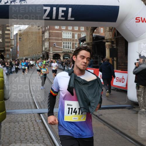 05.10.2025 - 20. swb-Marathon Bremen Yannick Fuchs http://msf.ph/oto/9249167 05.10.2025 10:53:13 Ziel 9187, 9650, 9703, 9918, 10064, 10128, 10539, 11259, 11300, 11398, 11411, 11450, 11722 meine-sportfotos.de