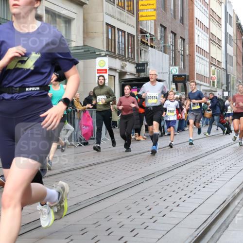 05.10.2025 - 20. swb-Marathon Bremen Strokosch-Dieckow http://msf.ph/oto/9249172 05.10.2025 10:53:10 Ziel 7193, 7251, 9238, 9263, 9461, 9464, 9539, 9569, 9717, 9868, 9957, 10057, 10302, 10310, 10317, 10335, 10369, 10468, 10642, 10655, 10925, 10934, 10993, 11046, 11174, 11175, 11246, 11545, 11616, 11716, 7193, 7251, 9238, 9263, 9461, 9464, 9539, 9569, 9717, 9868, 9957, 10057, 10302, 10310, 10317, 10335, 10369, 10468, 10642, 10655, 10925, 10934, 10993, 11046, 11174, 11246 meine-sportfotos.de