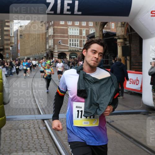 05.10.2025 - 20. swb-Marathon Bremen Yannick Fuchs http://msf.ph/oto/9249175 05.10.2025 10:53:13 Ziel 9187, 9650, 9703, 9918, 10064, 10128, 10539, 11259, 11300, 11398, 11411, 11450, 11722 meine-sportfotos.de
