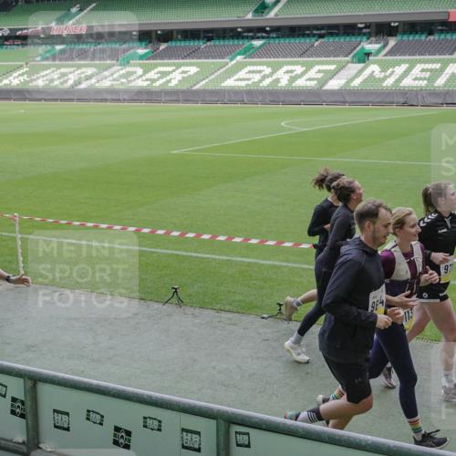 05.10.2025 - 20. swb-Marathon Bremen Michael Burmester http://msf.ph/oto/9249197 05.10.2025 10:39:37 Laufen im Stadion 7199, 7654, 7779, 7788, 7789, 7979, 8123, 9002, 9180, 9186, 9220, 9224, 9225, 9228, 9286, 9315, 9325, 9419, 9515, 9523, 9610, 9628, 9644, 9661, 9662, 9668, 9713, 9765, 9780, 9786, 9850, 9901, 9908, 9927, 9944, 9998, 10018, 10021, 10025, 10157, 10185, 10192, 10207, 10238, 10255, 10258, 10289, 10371, 10374, 10422, 10426, 10451, 10462, 10498, 10531, 10557, 10567, 10587, 10597, 10603, 10604, 10749, 9182, 9229, 9269, 9300, 9324, 9379, 9394 meine-sportfotos.de