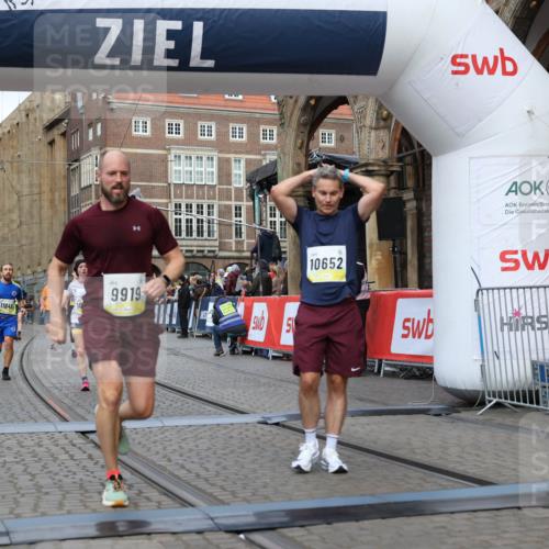 05.10.2025 - 20. swb-Marathon Bremen Yannick Fuchs http://msf.ph/oto/9249201 05.10.2025 10:44:16 Ziel 9614, 9919, 10348, 10351, 10649, 10652, 10780, 11316, 11503, 11645, 11648 meine-sportfotos.de