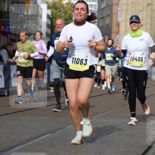 05.10.2025 - 20. swb-Marathon Bremen Strokosch-Dieckow http://msf.ph/oto/9249210 05.10.2025 11:00:18 Ziel 9495, 10067, 10406, 10492, 10504, 10794, 10985, 11063, 11263, 11424, 11699 meine-sportfotos.de