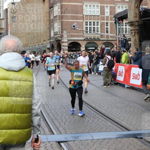 05.10.2025 - 20. swb-Marathon Bremen Yannick Fuchs http://msf.ph/oto/9249216 05.10.2025 10:53:14 Ziel 9650, 9703, 10064, 10128, 10349, 10466, 10539, 11259, 11300, 11398, 11411, 11450 meine-sportfotos.de
