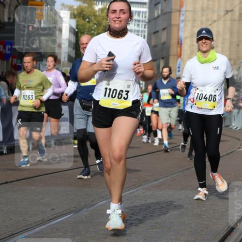 05.10.2025 - 20. swb-Marathon Bremen Strokosch-Dieckow http://msf.ph/oto/9249238 05.10.2025 11:00:18 Ziel 9495, 10067, 10406, 10492, 10504, 10794, 10985, 11063, 11263, 11424, 11699 meine-sportfotos.de