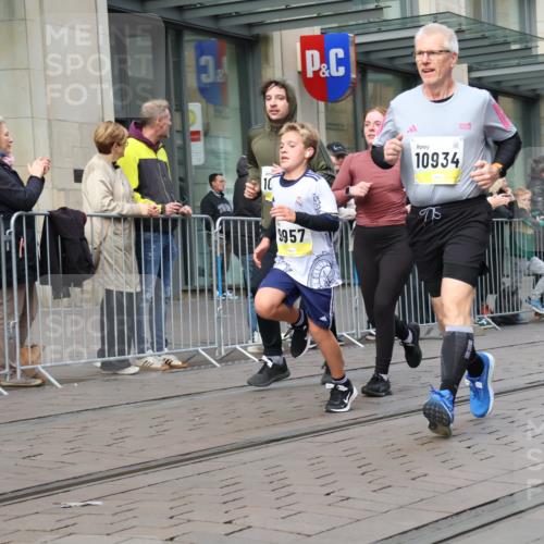 05.10.2025 - 20. swb-Marathon Bremen Strokosch-Dieckow http://msf.ph/oto/9249239 05.10.2025 10:53:12 Ziel 7193, 7251, 9238, 9263, 9461, 9464, 9539, 9569, 9717, 9868, 9934, 9957, 10020, 10057, 10302, 10310, 10317, 10335, 10369, 10468, 10642, 10655, 10906, 10925, 10934, 11046, 11174, 11175, 11246, 11545, 11616, 11716, 7193, 7251, 9238, 9263, 9461, 9464, 9539, 9569, 9717, 9868, 9934, 9957, 10020, 10057, 10302, 10310, 10317, 10335, 10369, 10468, 10642, 10655, 10906, 10925, 10934, 11046, 11174, 11246 meine-sportfotos.de