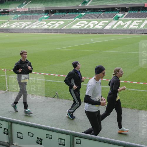 05.10.2025 - 20. swb-Marathon Bremen Michael Burmester http://msf.ph/oto/9249256 05.10.2025 10:39:39 Laufen im Stadion 7199, 7654, 7779, 7788, 7789, 7979, 8123, 9002, 9180, 9186, 9220, 9224, 9225, 9228, 9286, 9315, 9325, 9419, 9515, 9523, 9610, 9628, 9644, 9661, 9662, 9668, 9713, 9765, 9780, 9786, 9850, 9901, 9908, 9944, 9998, 10018, 10021, 10025, 10157, 10185, 10192, 10207, 10238, 10255, 10258, 10289, 10371, 10374, 10422, 10426, 10451, 10462, 10498, 10531, 10557, 10567, 10587, 10597, 10603, 10604, 10619, 10749, 9182, 9229, 9269, 9300, 9324, 9379, 9394 meine-sportfotos.de