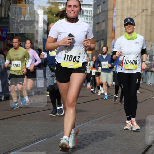 05.10.2025 - 20. swb-Marathon Bremen Strokosch-Dieckow http://msf.ph/oto/9249266 05.10.2025 11:00:18 Ziel 9495, 10067, 10406, 10492, 10504, 10794, 10985, 11063, 11263, 11424, 11699 meine-sportfotos.de