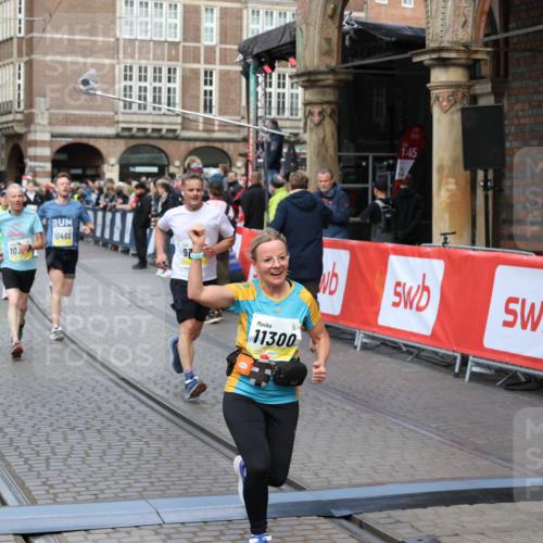 05.10.2025 - 20. swb-Marathon Bremen Yannick Fuchs http://msf.ph/oto/9249276 05.10.2025 10:53:15 Ziel 9449, 9650, 9703, 10128, 10242, 10349, 10466, 10539, 11259, 11300, 11398, 11411, 11450 meine-sportfotos.de
