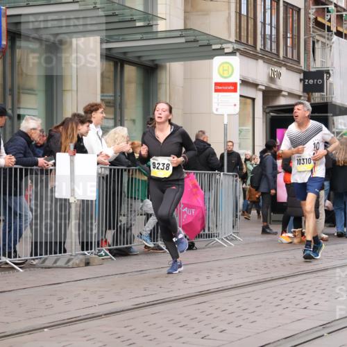 05.10.2025 - 20. swb-Marathon Bremen Strokosch-Dieckow http://msf.ph/oto/9249320 05.10.2025 10:53:17 Ziel 9238, 9461, 9464, 9494, 9569, 9868, 9934, 9957, 10020, 10302, 10310, 10335, 10369, 10416, 10468, 10642, 10655, 10906, 10925, 10934, 10966, 11046, 11141, 11246, 11383, 11545, 11616, 11716, 9238, 9461, 9464, 9494, 9569, 9868, 9934, 9957, 10020, 10302, 10310, 10335, 10369, 10416, 10468, 10642, 10655, 10906, 10925, 10934, 10966, 11046, 11141, 11246, 11383 meine-sportfotos.de