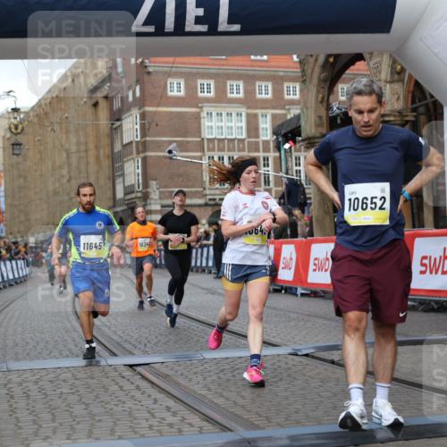05.10.2025 - 20. swb-Marathon Bremen Yannick Fuchs http://msf.ph/oto/9249359 05.10.2025 10:44:17 Ziel 9614, 9919, 10348, 10351, 10649, 10652, 10780, 11316, 11503, 11645, 11648 meine-sportfotos.de