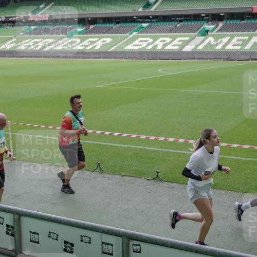 05.10.2025 - 20. swb-Marathon Bremen Michael Burmester http://msf.ph/oto/9249368 05.10.2025 10:39:42 Laufen im Stadion 7199, 7654, 7779, 7788, 7789, 7979, 9002, 9180, 9186, 9220, 9224, 9225, 9228, 9286, 9315, 9325, 9419, 9515, 9523, 9554, 9610, 9628, 9644, 9661, 9662, 9668, 9713, 9765, 9780, 9786, 9850, 9901, 9908, 9944, 9976, 9998, 10018, 10021, 10025, 10157, 10185, 10192, 10207, 10238, 10255, 10258, 10286, 10289, 10371, 10374, 10383, 10422, 10426, 10451, 10462, 10498, 10531, 10532, 10557, 10567, 10587, 10597, 10603, 10604, 10619, 10749, 9229, 9269, 9300, 9324, 9379, 9394 meine-sportfotos.de