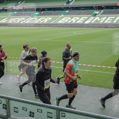 05.10.2025 - 20. swb-Marathon Bremen Michael Burmester http://msf.ph/oto/9249438 05.10.2025 10:39:44 Laufen im Stadion 7199, 7654, 7779, 7789, 7979, 9002, 9180, 9186, 9220, 9224, 9225, 9228, 9241, 9286, 9315, 9325, 9419, 9515, 9523, 9554, 9571, 9610, 9628, 9644, 9661, 9662, 9668, 9713, 9765, 9780, 9786, 9850, 9901, 9908, 9931, 9944, 9976, 9998, 10018, 10021, 10025, 10157, 10185, 10192, 10207, 10238, 10255, 10258, 10286, 10289, 10371, 10374, 10383, 10422, 10426, 10451, 10462, 10498, 10531, 10532, 10557, 10567, 10587, 10597, 10603, 10604, 10619, 10749, 9229, 9269, 9300, 9324, 9379, 9394 meine-sportfotos.de