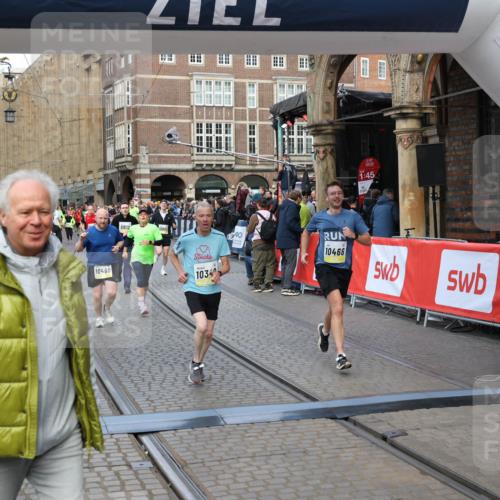 05.10.2025 - 20. swb-Marathon Bremen Yannick Fuchs http://msf.ph/oto/9249443 05.10.2025 10:53:17 Ziel 9449, 9650, 9703, 9834, 10128, 10242, 10349, 10460, 10466, 10539, 10958, 11259, 11300, 11377, 11411, 11512 meine-sportfotos.de