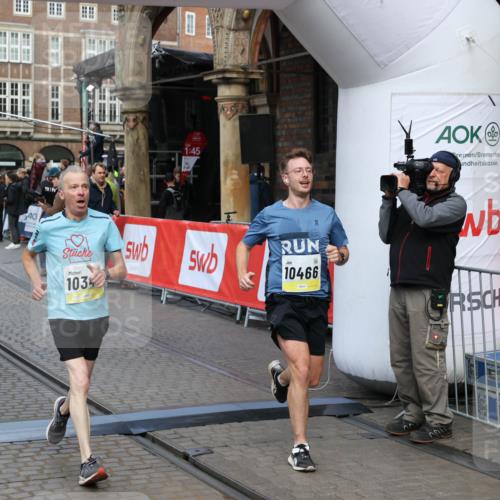 05.10.2025 - 20. swb-Marathon Bremen Yannick Fuchs http://msf.ph/oto/9249510 05.10.2025 10:53:18 Ziel 9449, 9703, 9834, 10128, 10242, 10349, 10460, 10466, 10958, 11300, 11377, 11512 meine-sportfotos.de