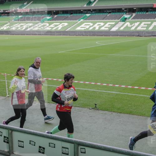 05.10.2025 - 20. swb-Marathon Bremen Michael Burmester http://msf.ph/oto/9249516 05.10.2025 10:39:47 Laufen im Stadion 7199, 7654, 7779, 7789, 7979, 9002, 9180, 9186, 9220, 9224, 9225, 9228, 9241, 9286, 9315, 9325, 9419, 9515, 9523, 9554, 9571, 9610, 9619, 9628, 9644, 9661, 9662, 9668, 9713, 9765, 9780, 9786, 9850, 9901, 9908, 9931, 9944, 9976, 10018, 10021, 10025, 10157, 10185, 10192, 10207, 10238, 10255, 10258, 10286, 10289, 10371, 10374, 10383, 10422, 10426, 10451, 10462, 10498, 10531, 10532, 10542, 10557, 10567, 10587, 10597, 10603, 10604, 10619, 10749, 9229, 9269, 9324, 9379 meine-sportfotos.de