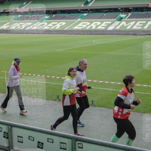 05.10.2025 - 20. swb-Marathon Bremen Michael Burmester http://msf.ph/oto/9249538 05.10.2025 10:39:47 Laufen im Stadion 7199, 7654, 7779, 7789, 7979, 9002, 9180, 9186, 9220, 9224, 9225, 9228, 9241, 9286, 9315, 9325, 9419, 9515, 9523, 9554, 9571, 9610, 9619, 9628, 9644, 9661, 9662, 9668, 9713, 9765, 9780, 9786, 9850, 9901, 9908, 9931, 9944, 9976, 10018, 10021, 10025, 10157, 10185, 10192, 10207, 10238, 10255, 10258, 10286, 10289, 10371, 10374, 10383, 10422, 10426, 10451, 10462, 10498, 10531, 10532, 10542, 10557, 10567, 10587, 10597, 10603, 10604, 10619, 10749, 9229, 9269, 9324, 9379 meine-sportfotos.de